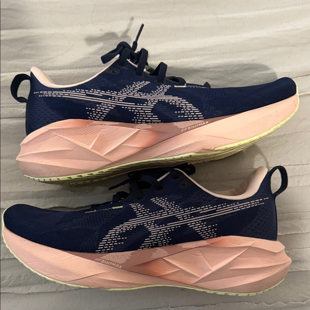 Women’s Asics Novablast Sneakers - Midnight Blue
